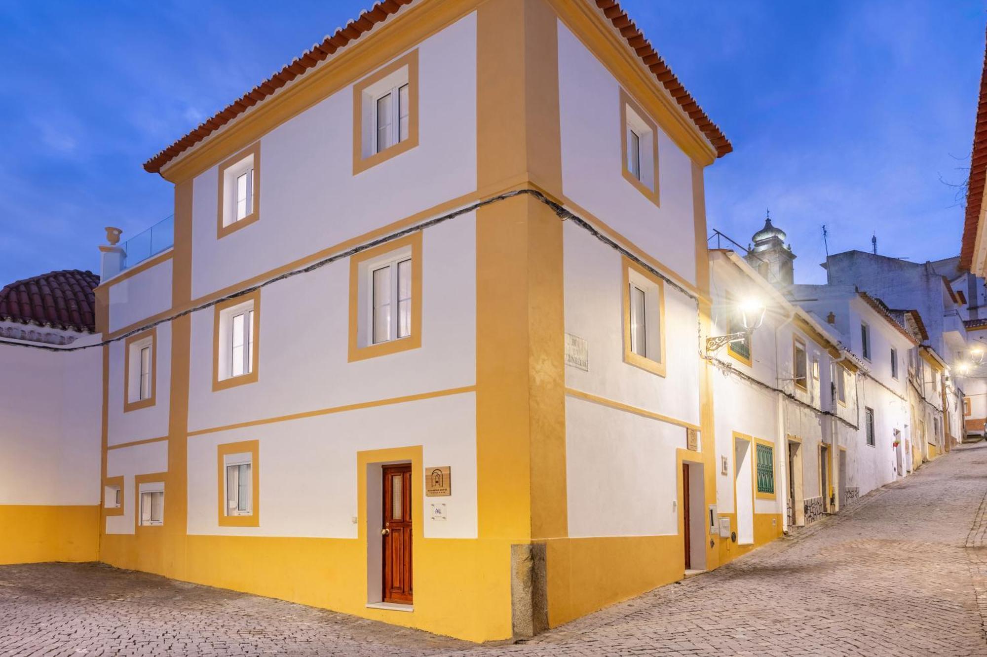 Azinheira Suites Townhouse - Alojamento Turistico (Adults Only) Elvas Luaran gambar